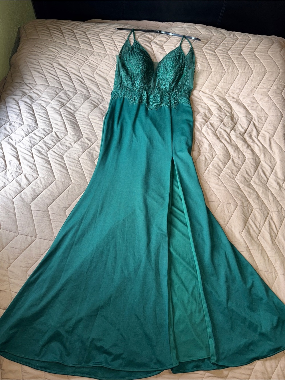 Elegant Green Lace Evening Dress